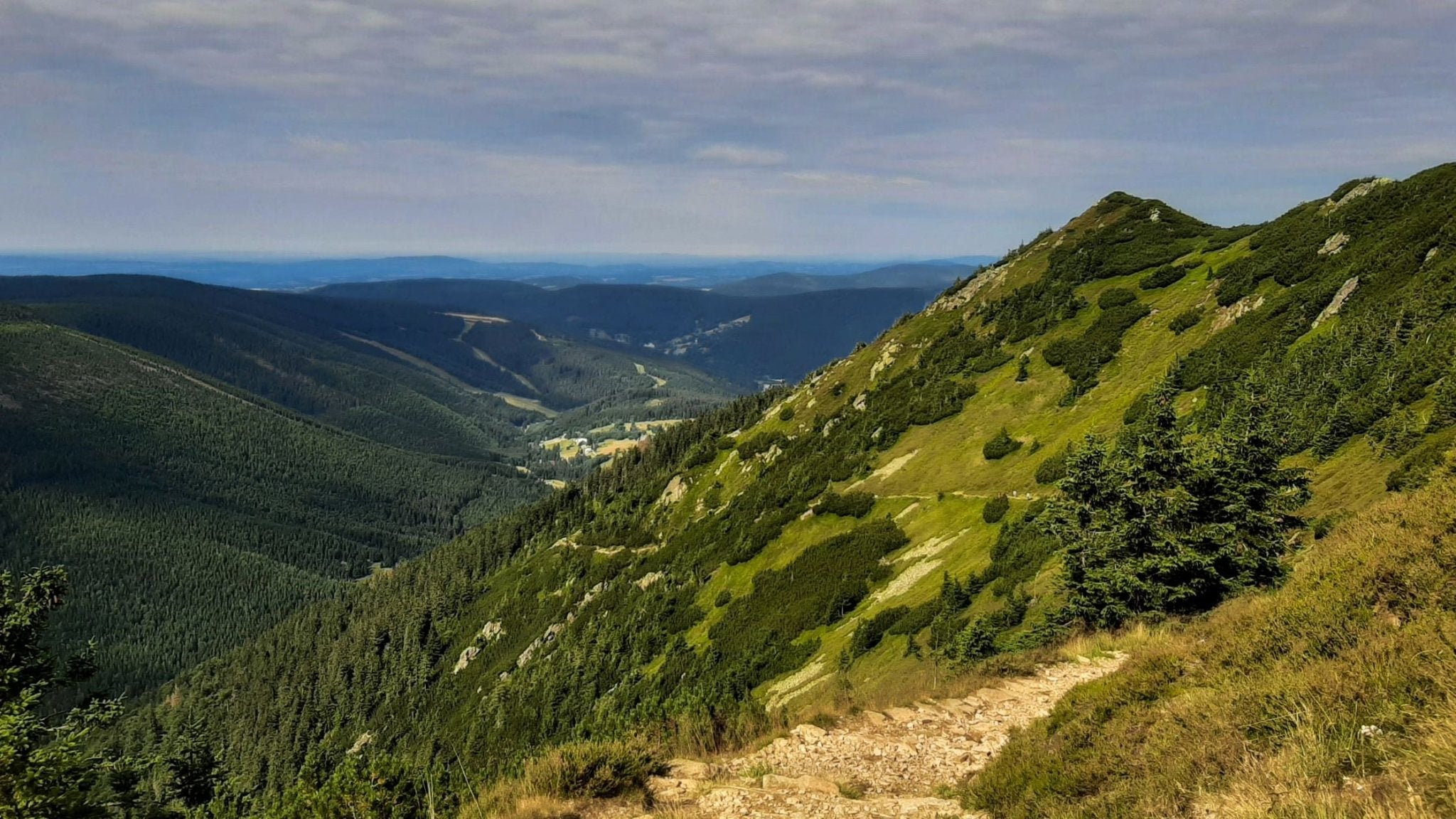 Where to go on a trip with a dog: Krkonoše - Luční bouda (13 km)